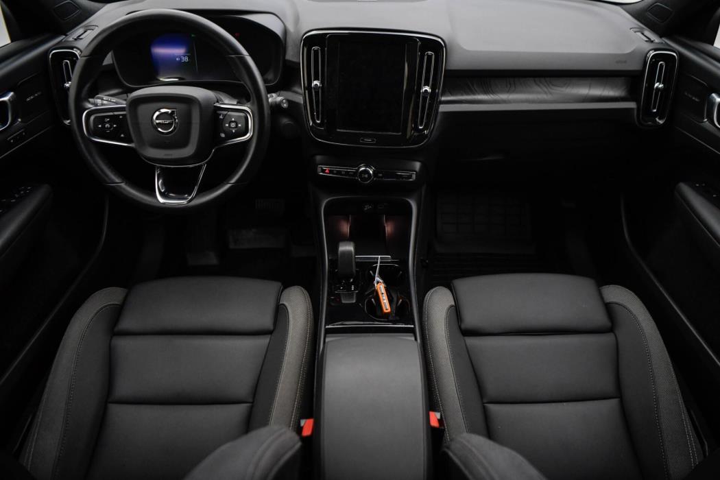 VOLVO XC40 2024