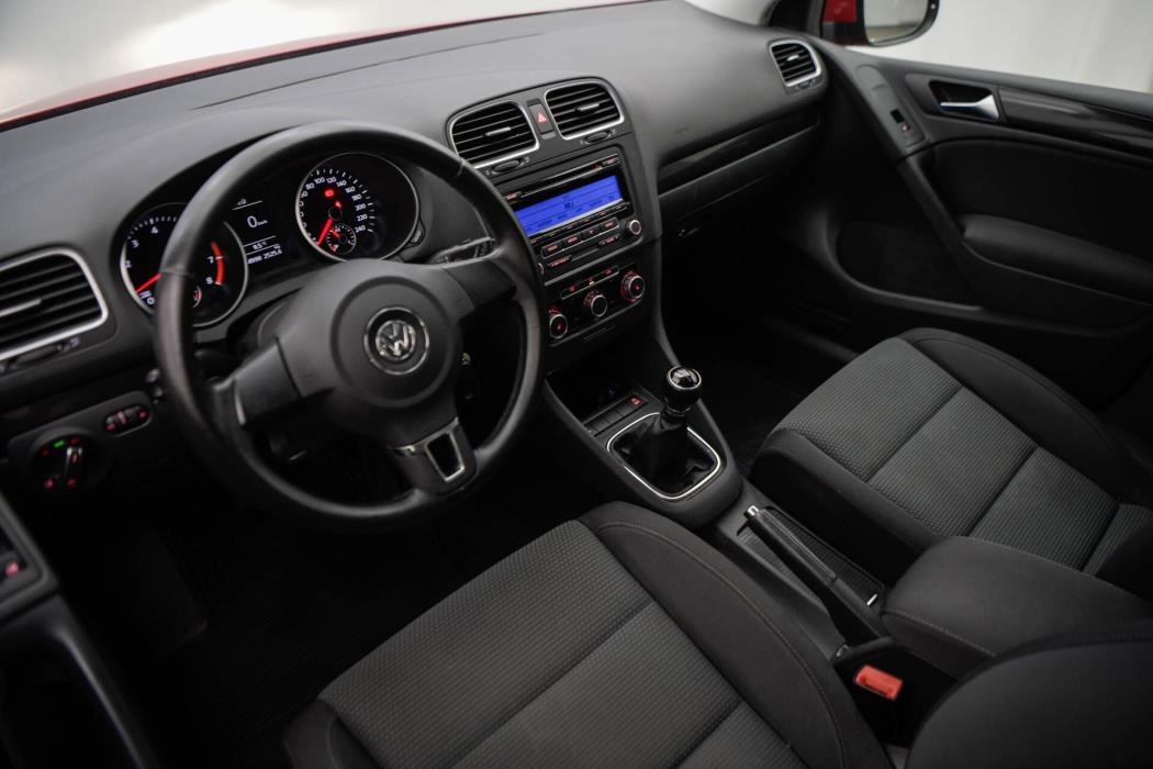VOLKSWAGEN Golf 2010