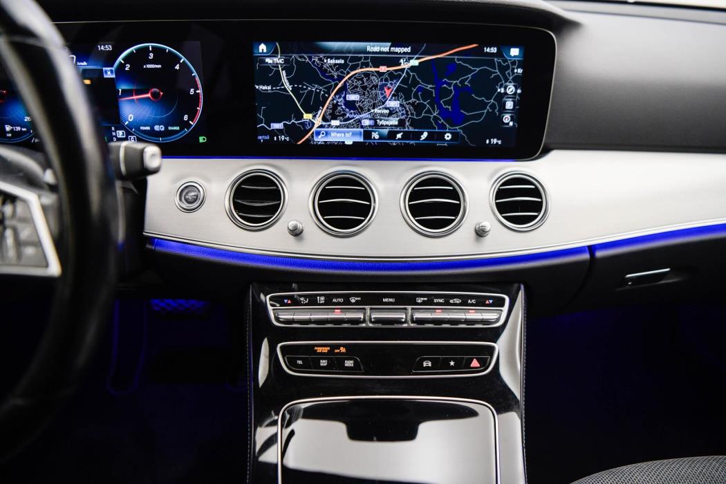 MERCEDES-BENZ E 2022
