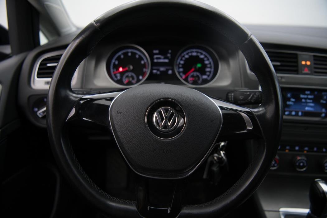 VOLKSWAGEN Golf 2013