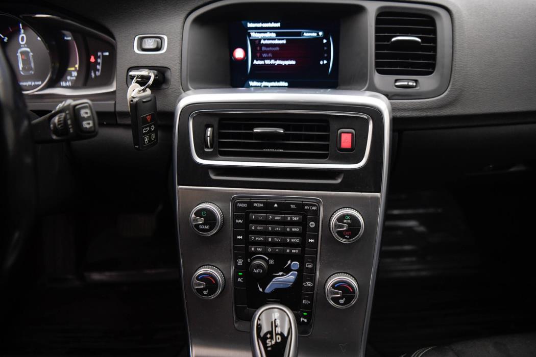 VOLVO V60 Cross Country 2016