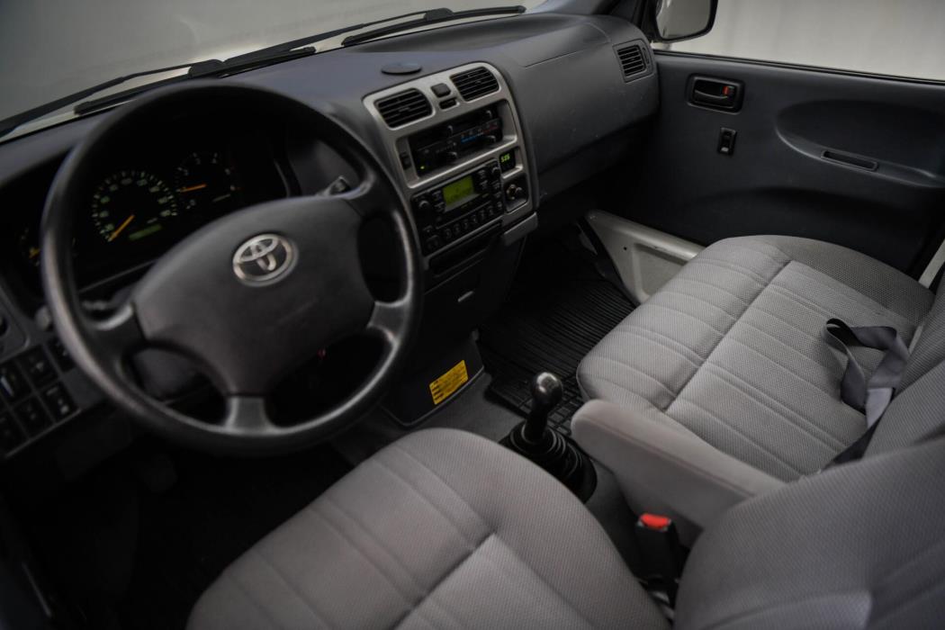 TOYOTA Hiace 2008