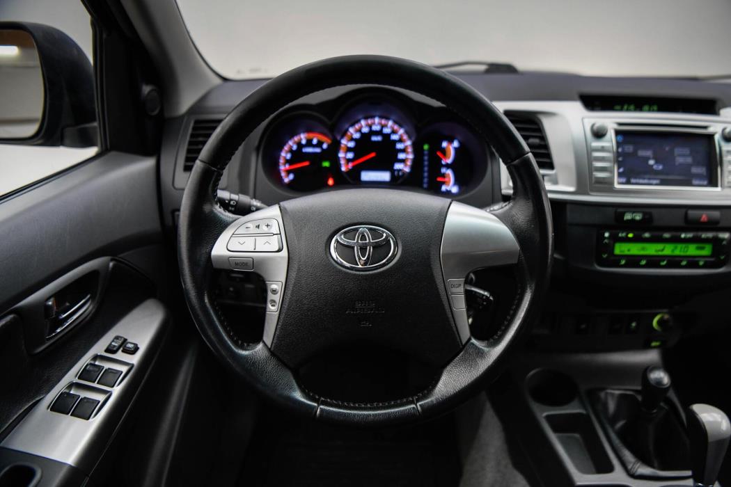TOYOTA Hilux 2012
