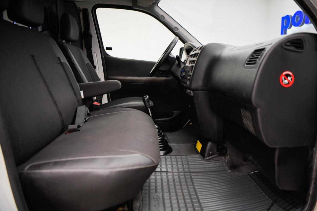 TOYOTA Hiace 2011