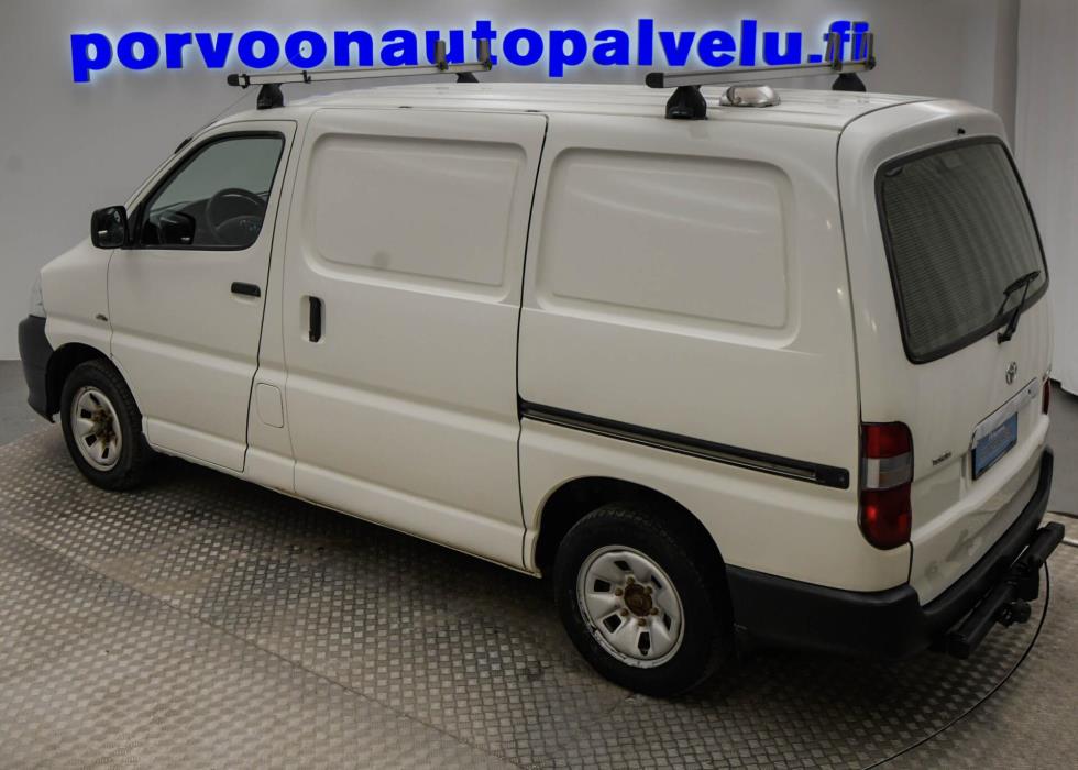 TOYOTA Hiace 2011