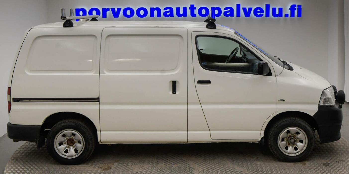 TOYOTA Hiace 2011