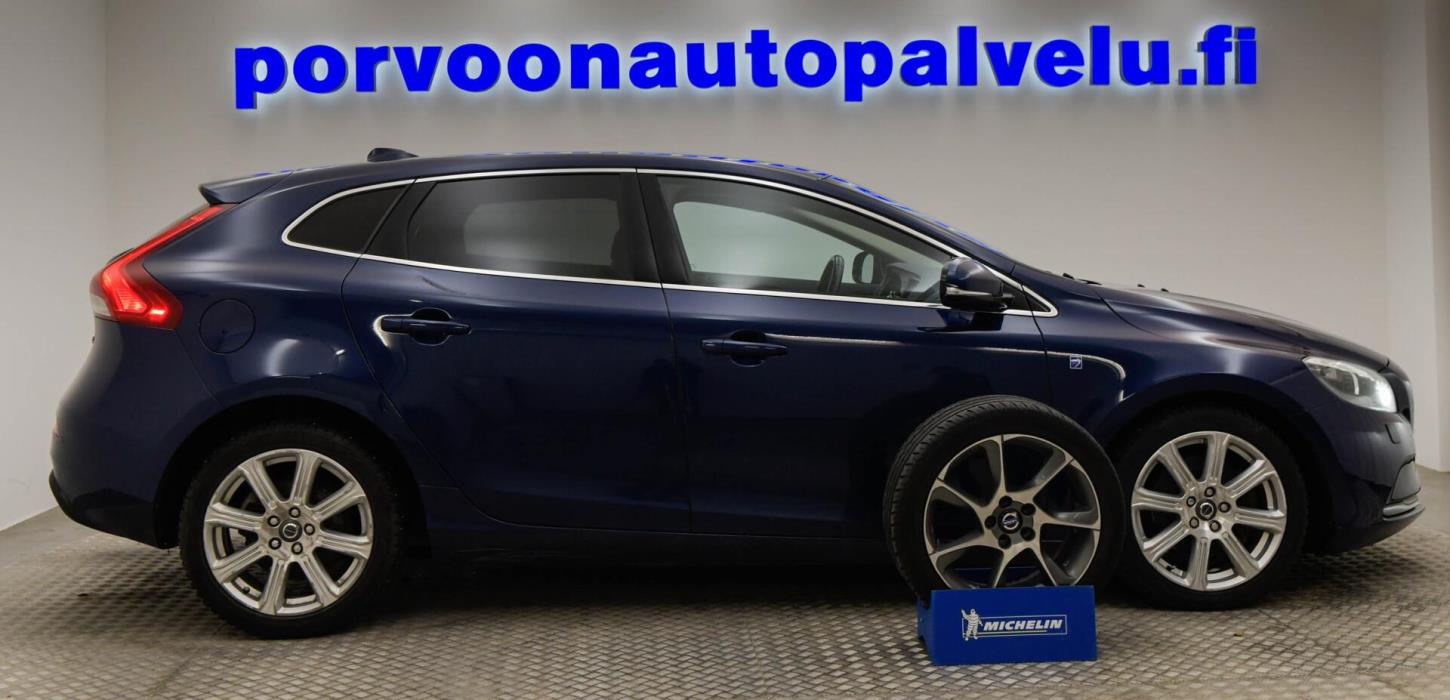 VOLVO V40 2014