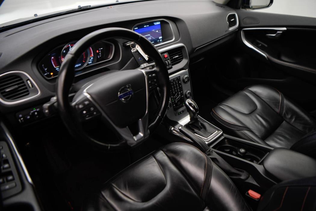 VOLVO V40 2014