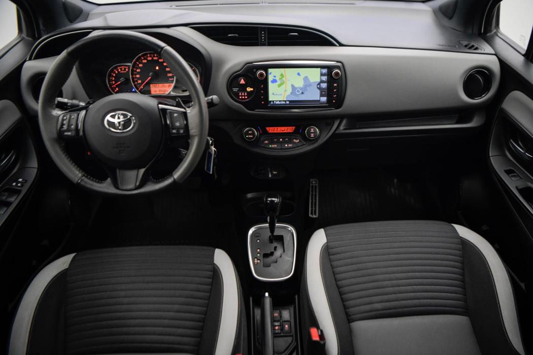 TOYOTA Yaris 2016