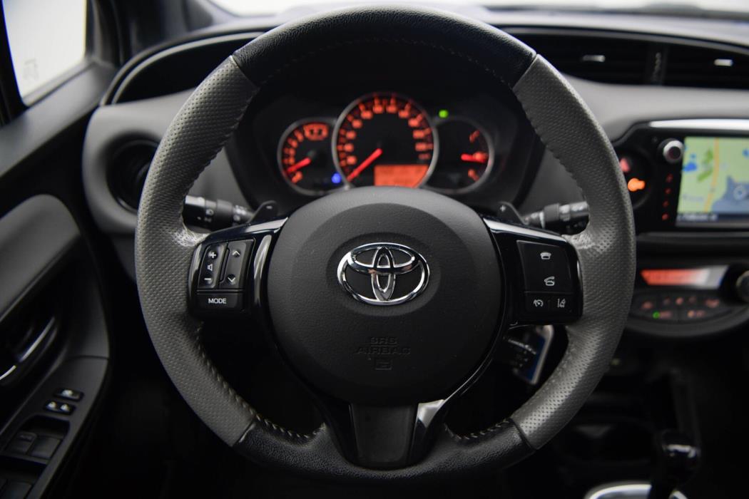 TOYOTA Yaris 2016
