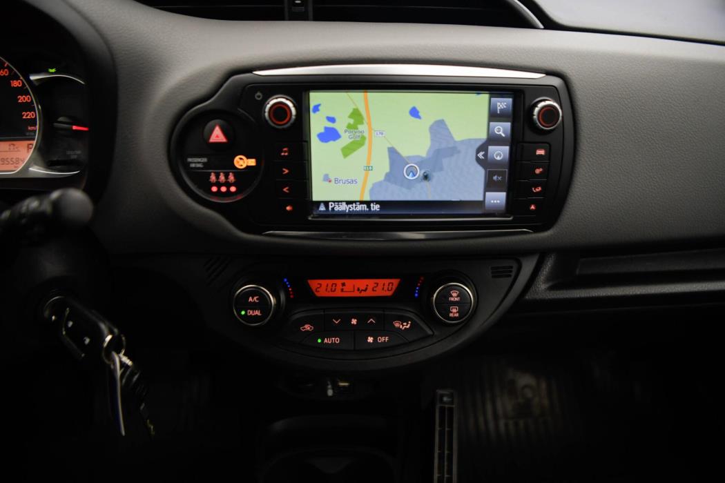 TOYOTA Yaris 2016
