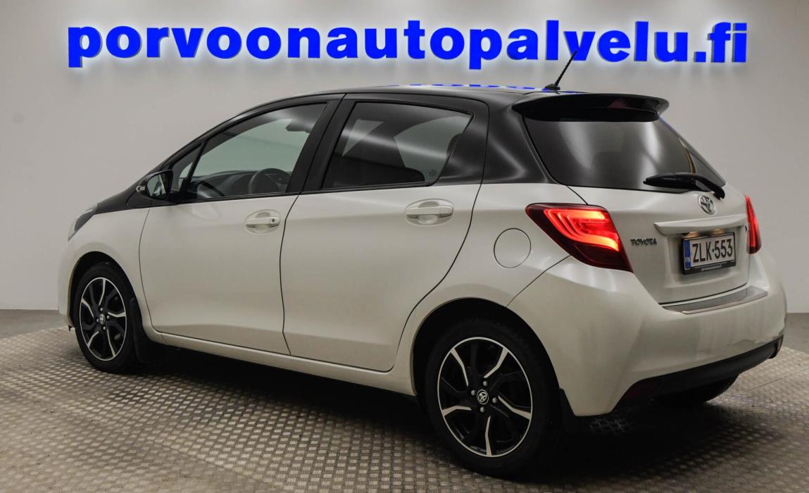 TOYOTA Yaris 2016
