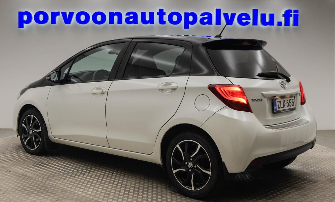 TOYOTA Yaris 2016