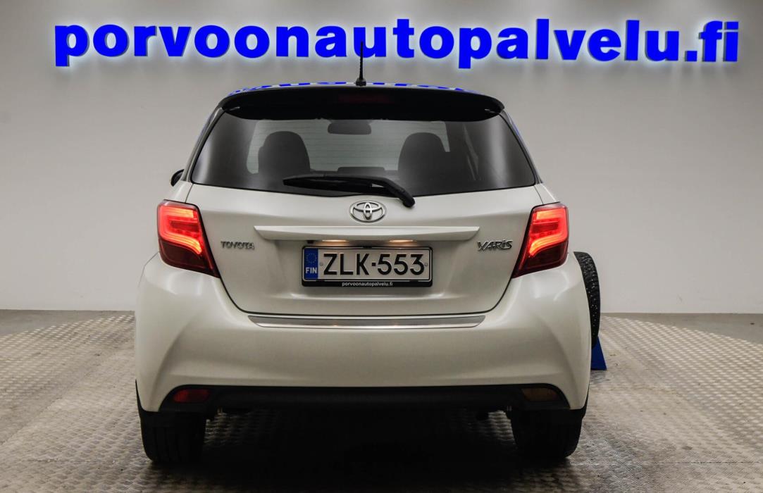 TOYOTA Yaris 2016