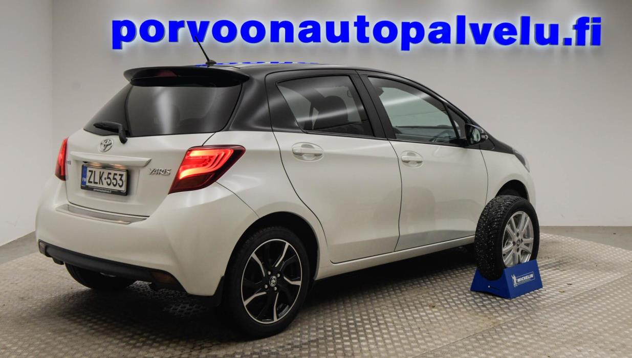 TOYOTA Yaris 2016