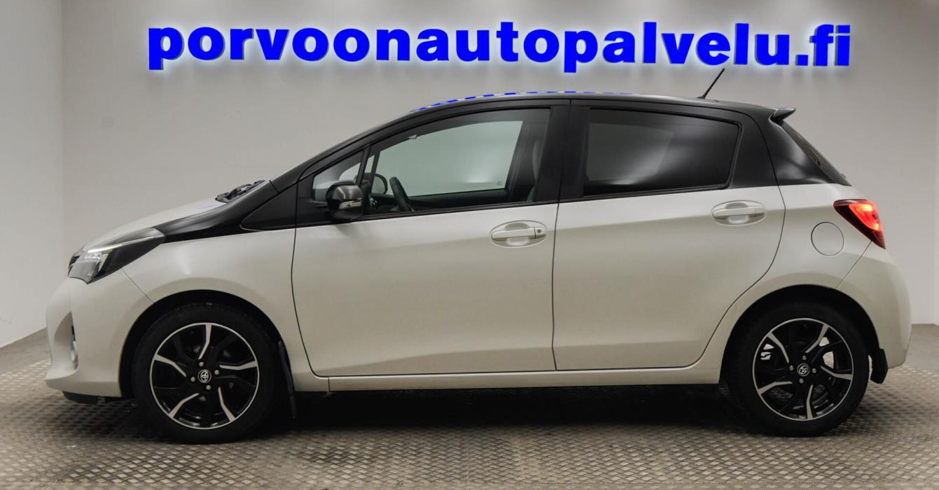 TOYOTA Yaris 2016
