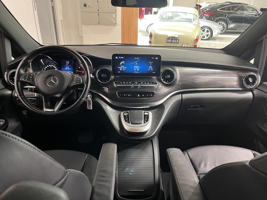 MERCEDES-BENZ V 2023