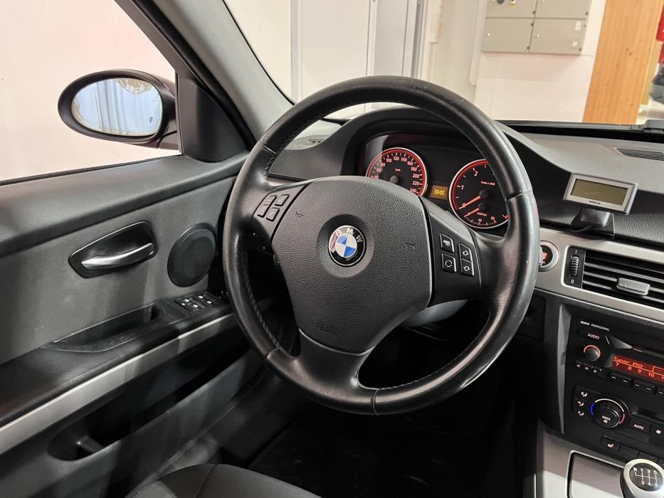 BMW 330 2006