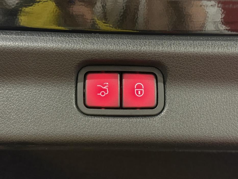 MERCEDES-BENZ EQE 2023