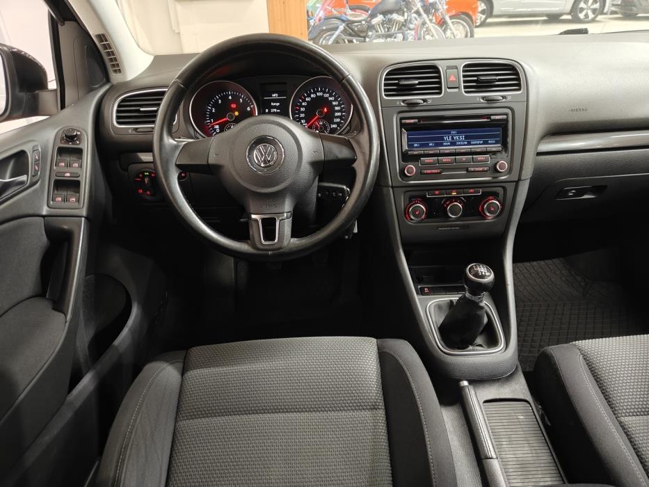 VOLKSWAGEN Golf 2012