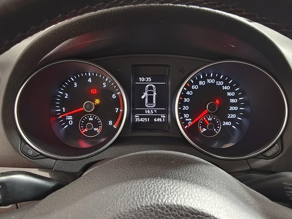 VOLKSWAGEN Golf 2012
