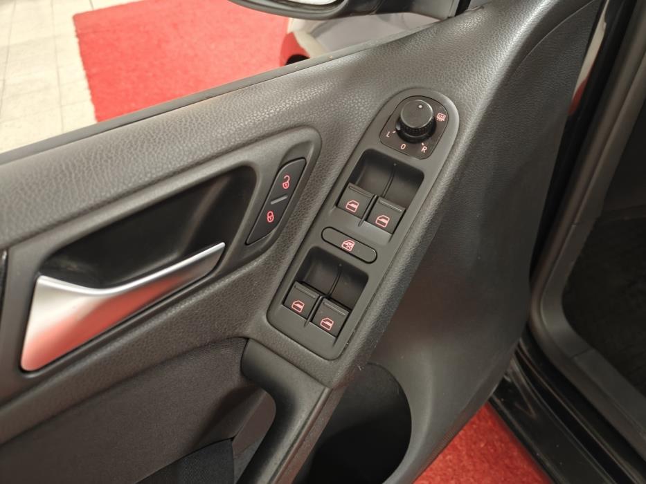 VOLKSWAGEN Golf 2012