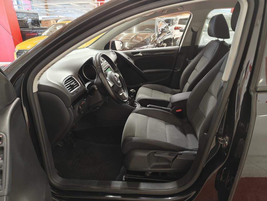 VOLKSWAGEN Golf 2012