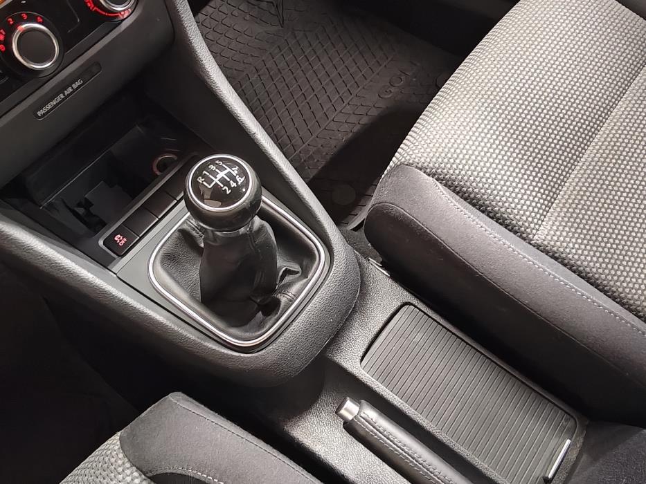 VOLKSWAGEN Golf 2012