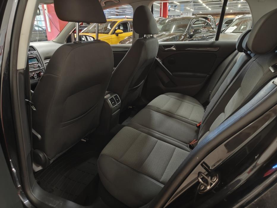 VOLKSWAGEN Golf 2012