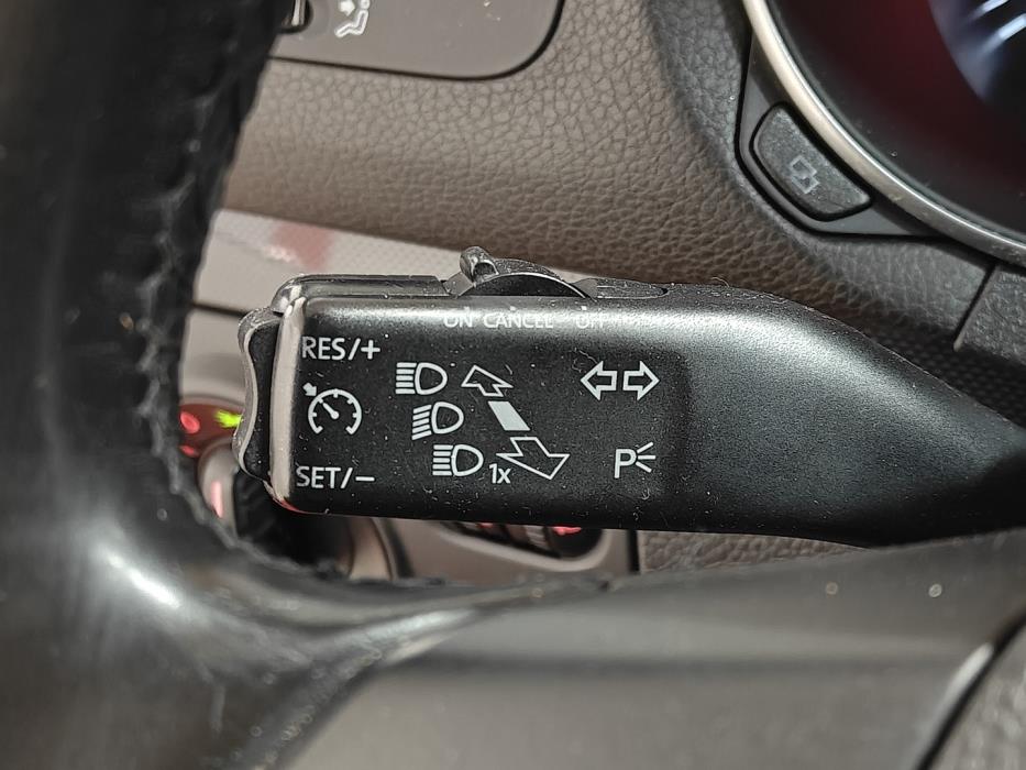 VOLKSWAGEN Golf 2012