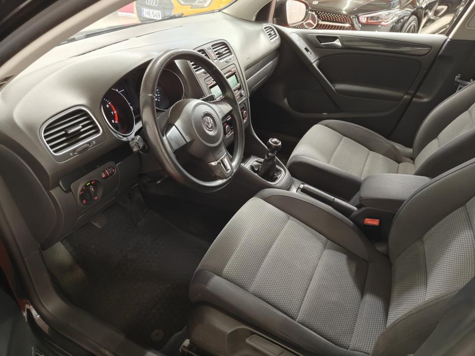 VOLKSWAGEN Golf 2012