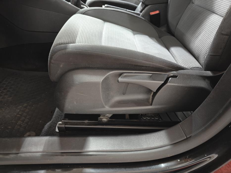 VOLKSWAGEN Golf 2012