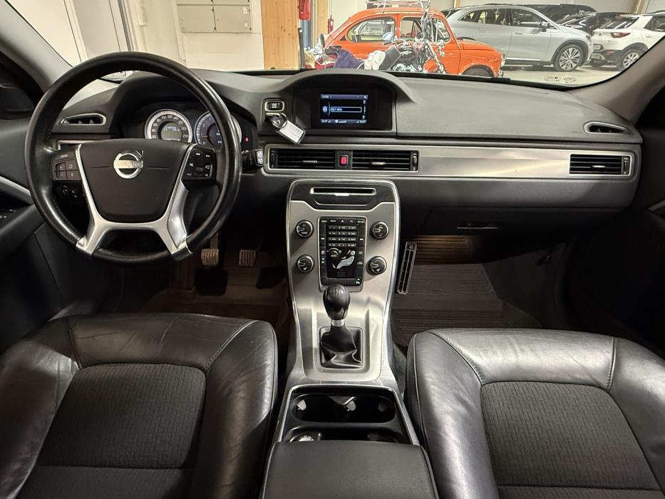 VOLVO V70 2013