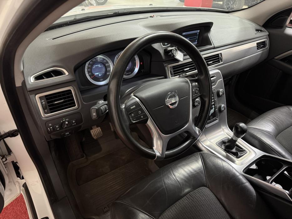 VOLVO V70 2013