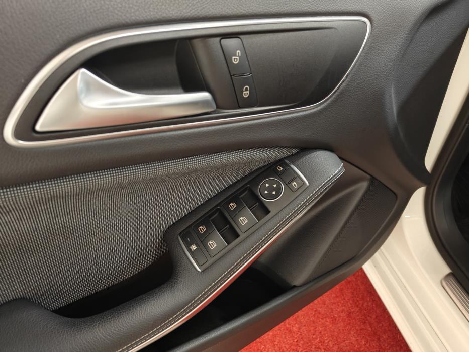 MERCEDES-BENZ A 2017