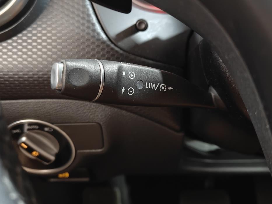 MERCEDES-BENZ A 2017