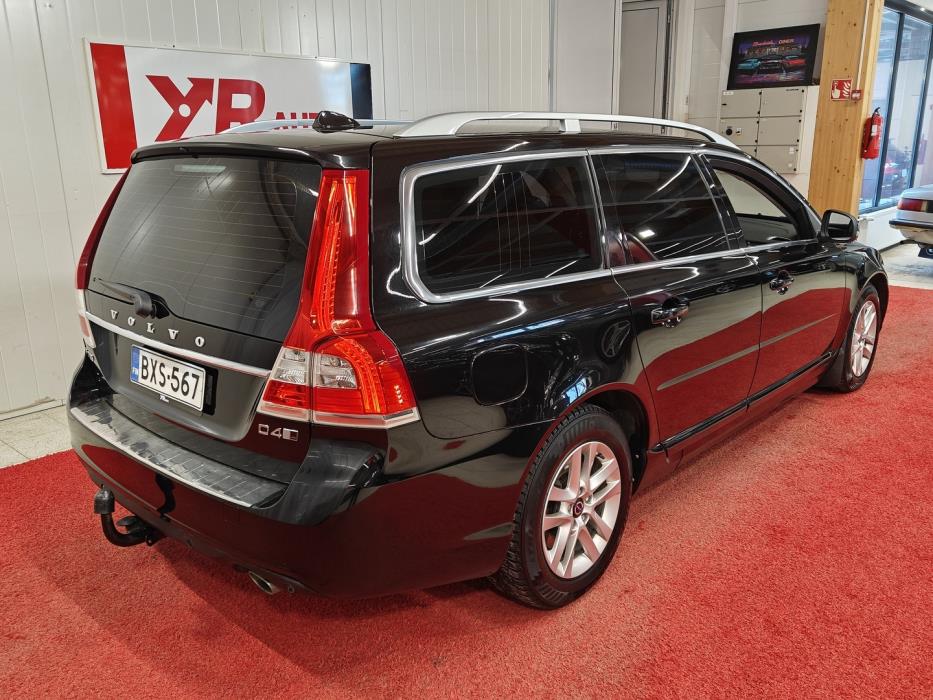 VOLVO V70 2016
