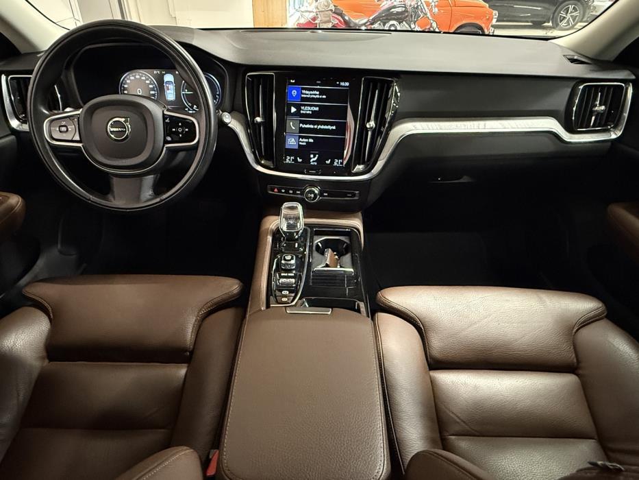 VOLVO V60 2020