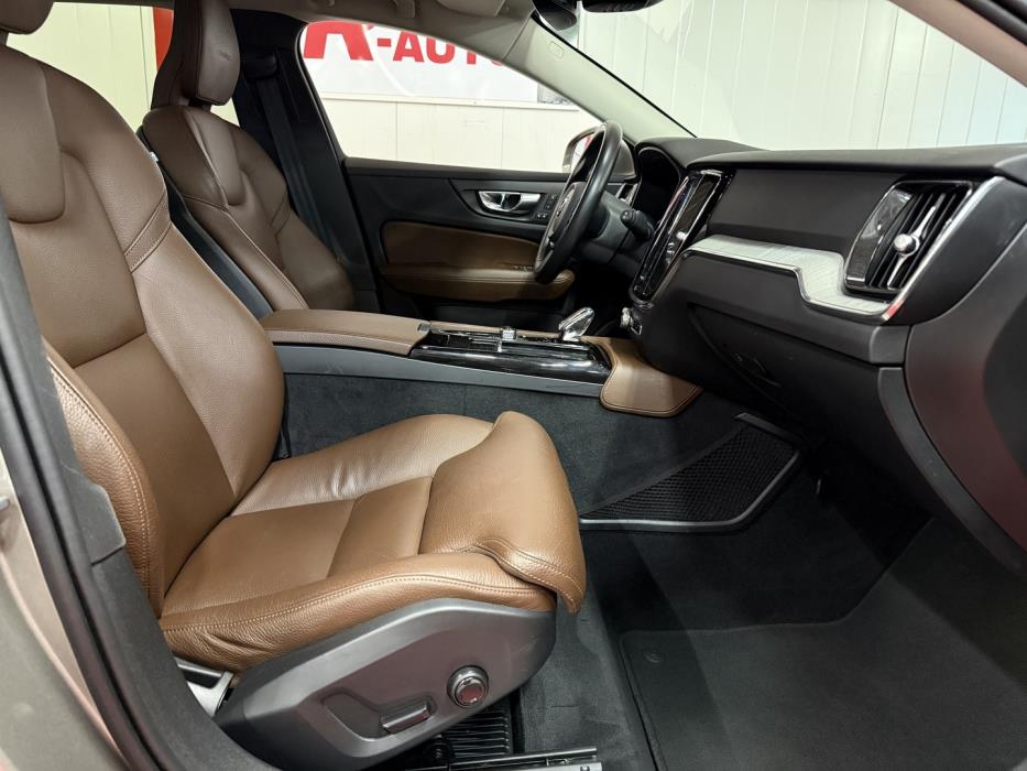 VOLVO V60 2020