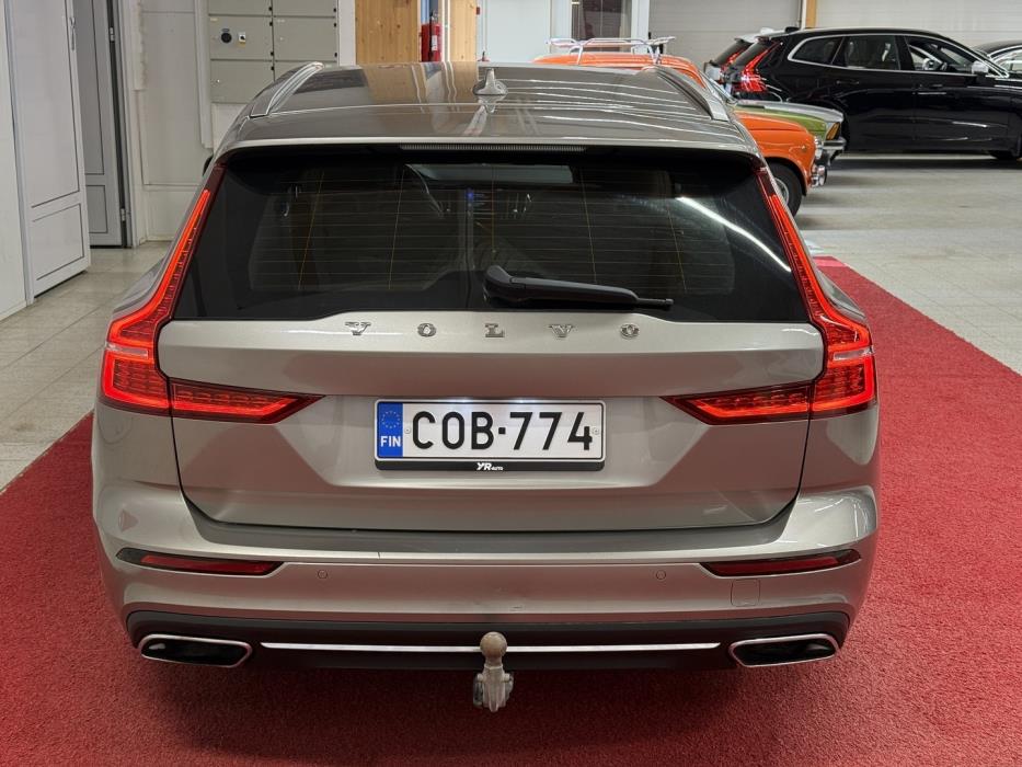 VOLVO V60 2020