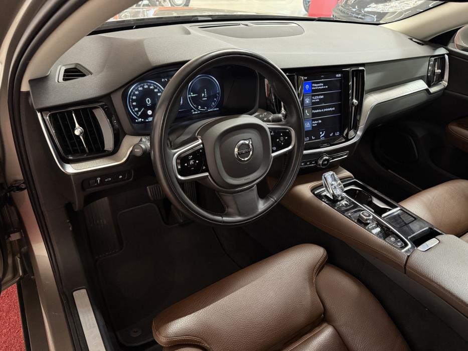 VOLVO V60 2020