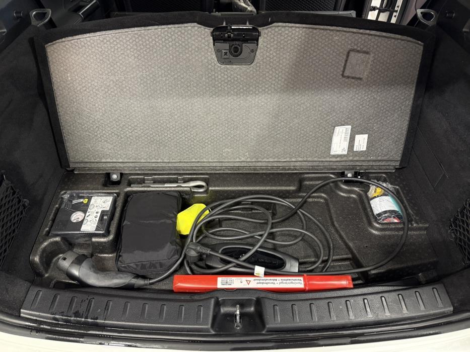 MERCEDES-BENZ EQA 2023