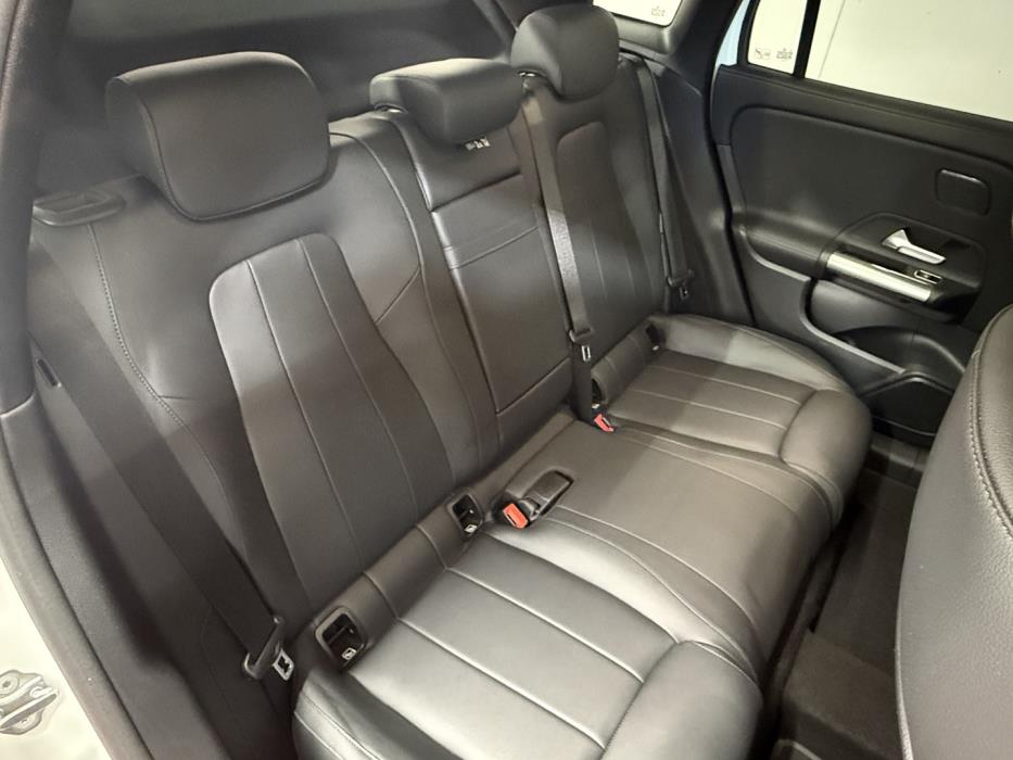 MERCEDES-BENZ EQA 2023