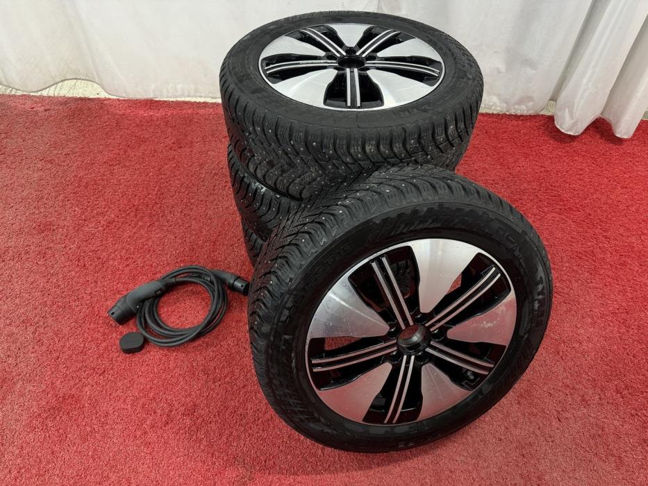 MERCEDES-BENZ EQA 2023