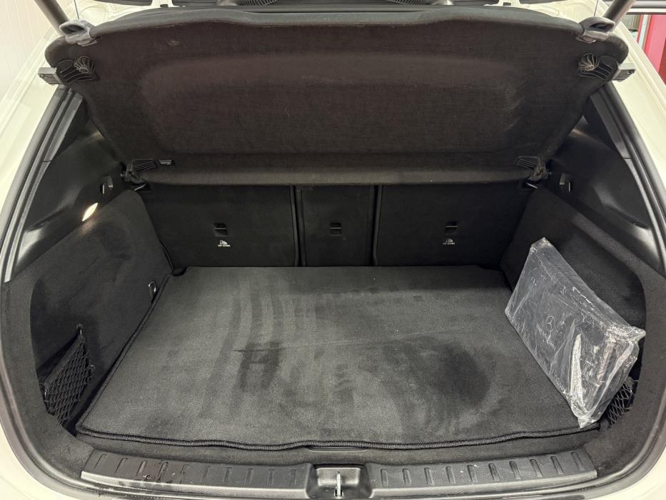 MERCEDES-BENZ EQA 2023