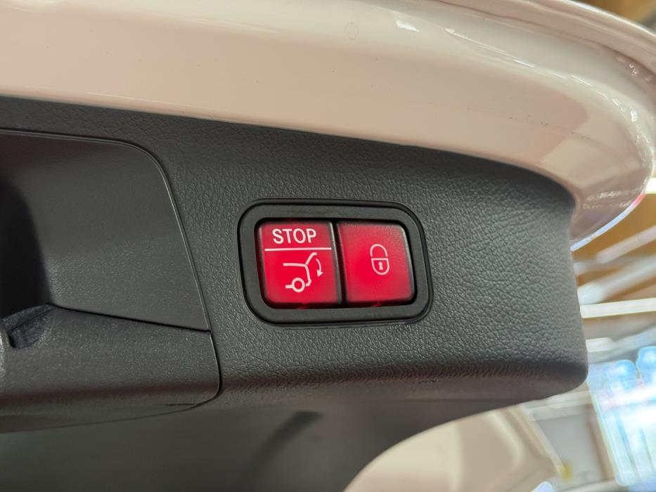 MERCEDES-BENZ EQA 2023