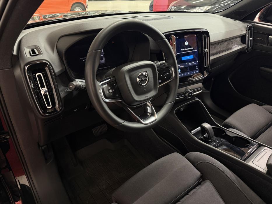 VOLVO XC40 2023