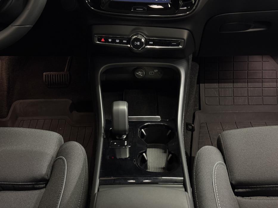 VOLVO XC40 2023