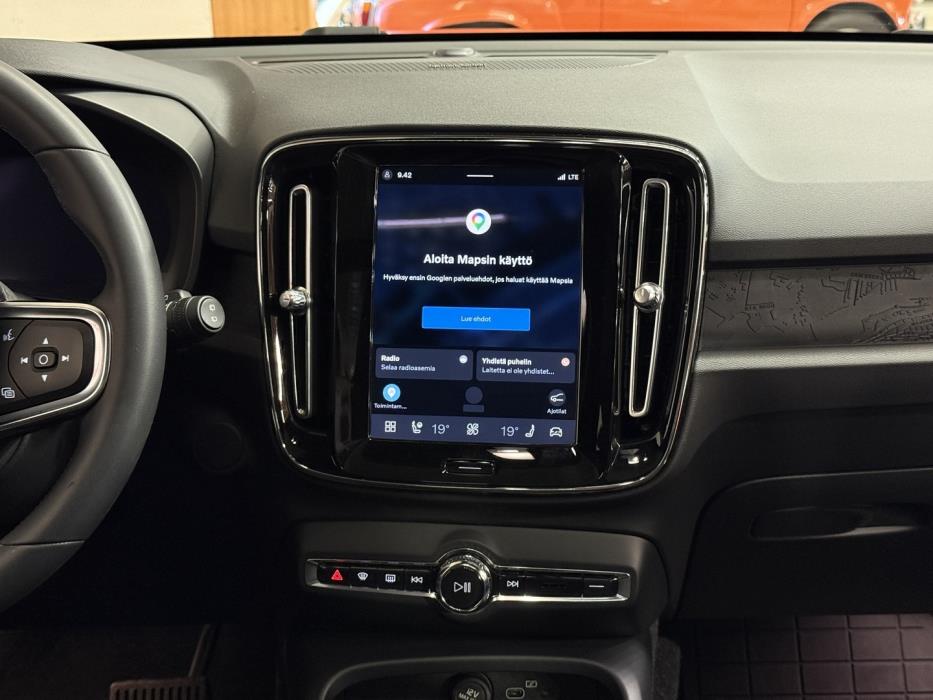 VOLVO XC40 2023