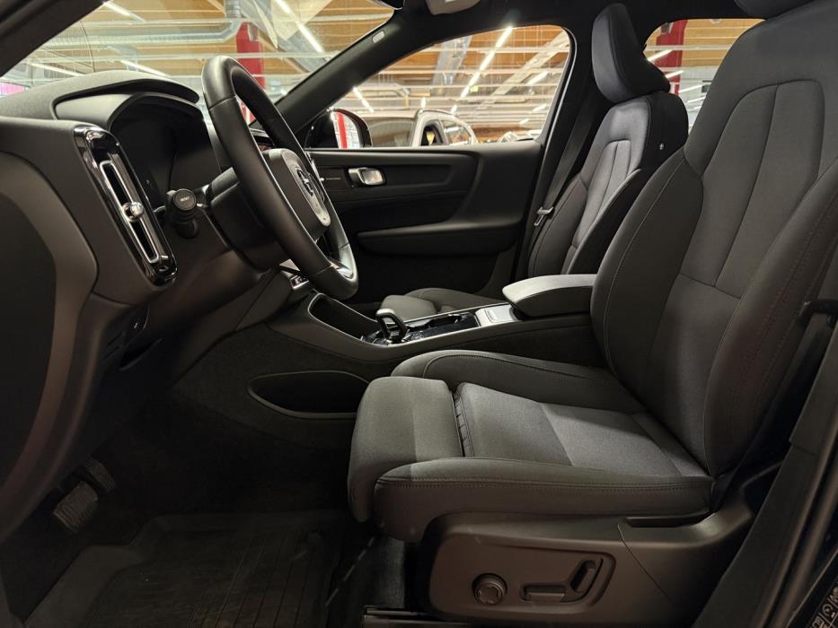 VOLVO XC40 2023